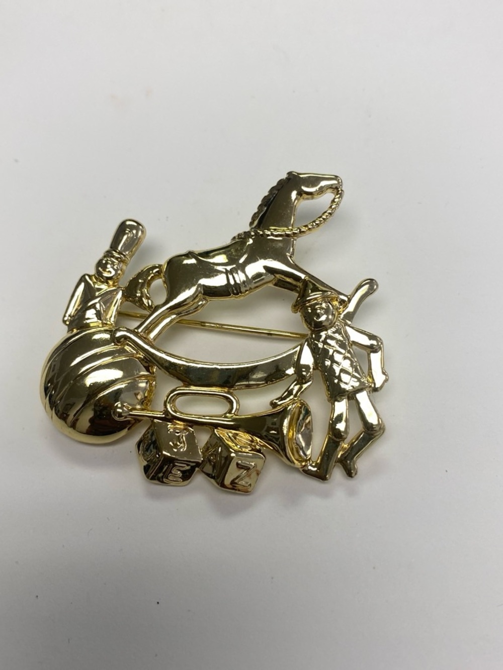 Vintage Gold Tone horse holiday pin